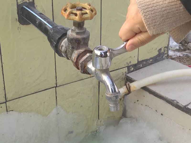 上海水管凍住怎么辦，上海水管凍裂維修，上海水管解凍上門服務